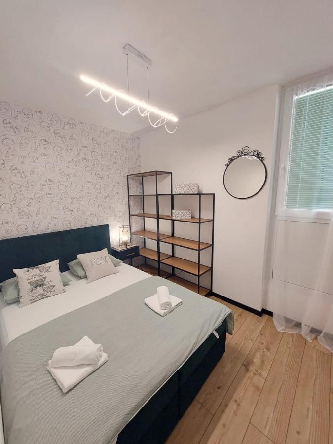 Apartment Punta Omis Exterior photo