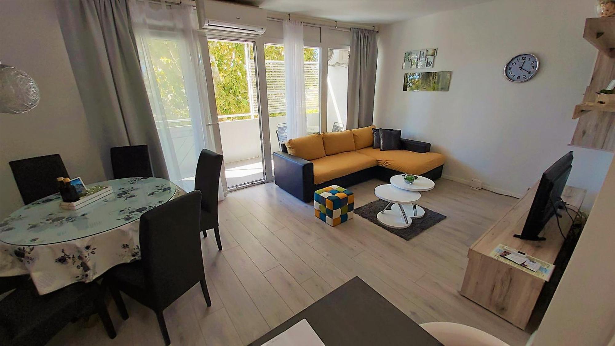 Apartment Punta Omis Exterior photo