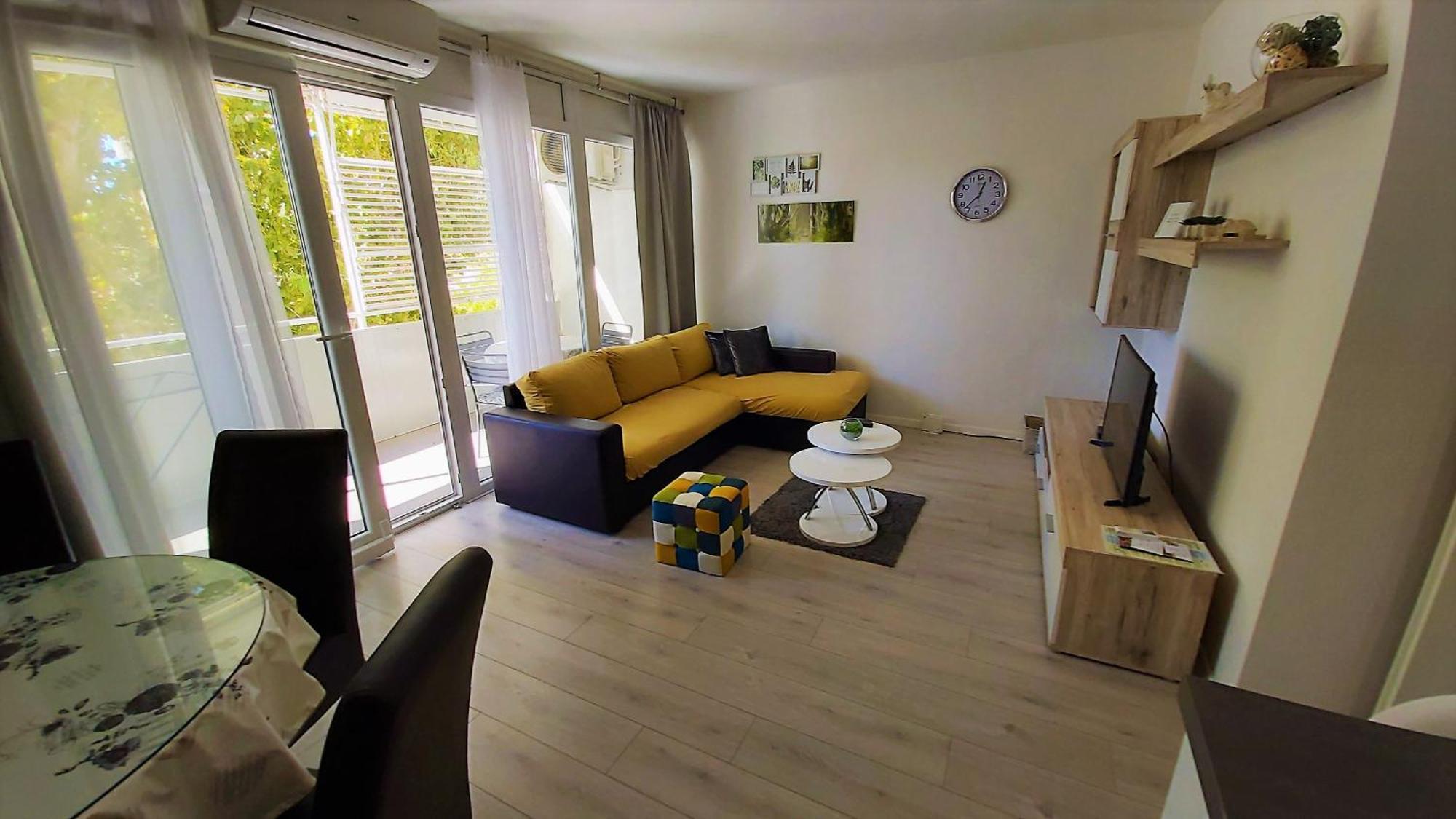 Apartment Punta Omis Exterior photo