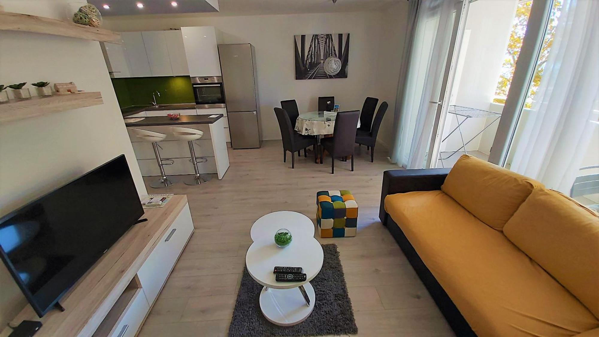 Apartment Punta Omis Exterior photo